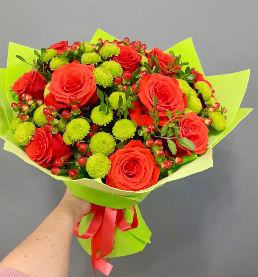 Букет цветов из: Хризантемы и Розы в Чинаре