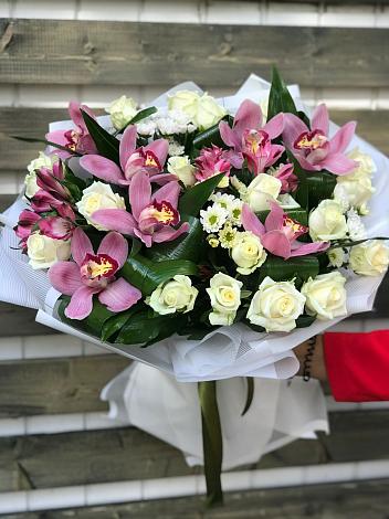 Букет цветов из: Розы и Хризантемы в Чинаре