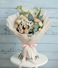 Букет цветов из:  Розы и Лизиантусы #REPLACE_PRED# Чинаре