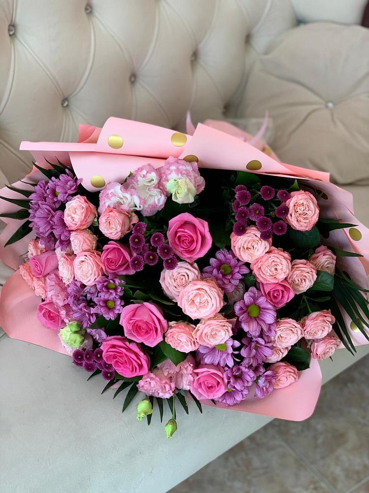 Букет цветов из: Хризантемы, Розы и Лизиантусы в Чинаре