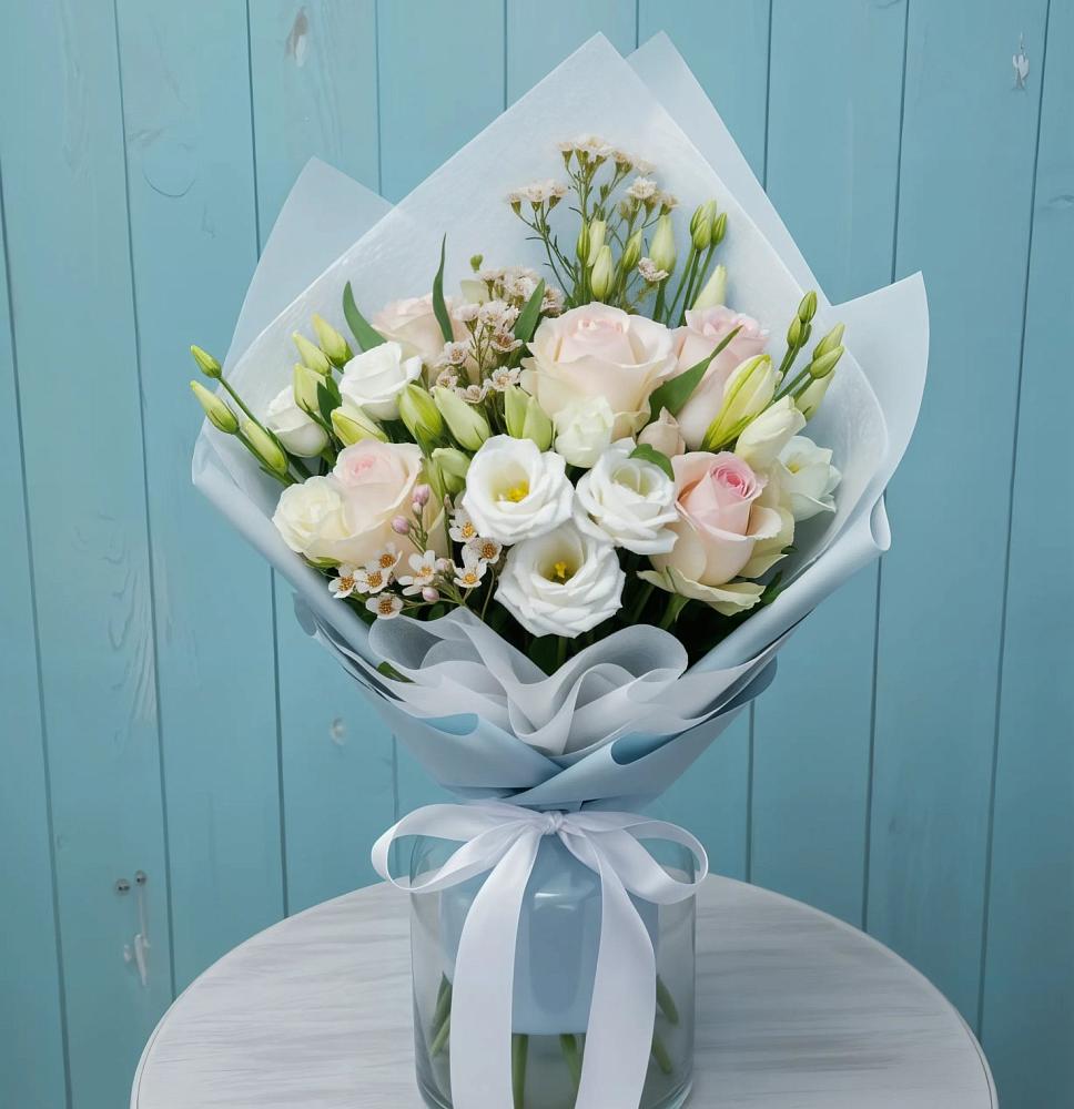 Букет цветов из: Розы и Лизиантусы в Чинаре