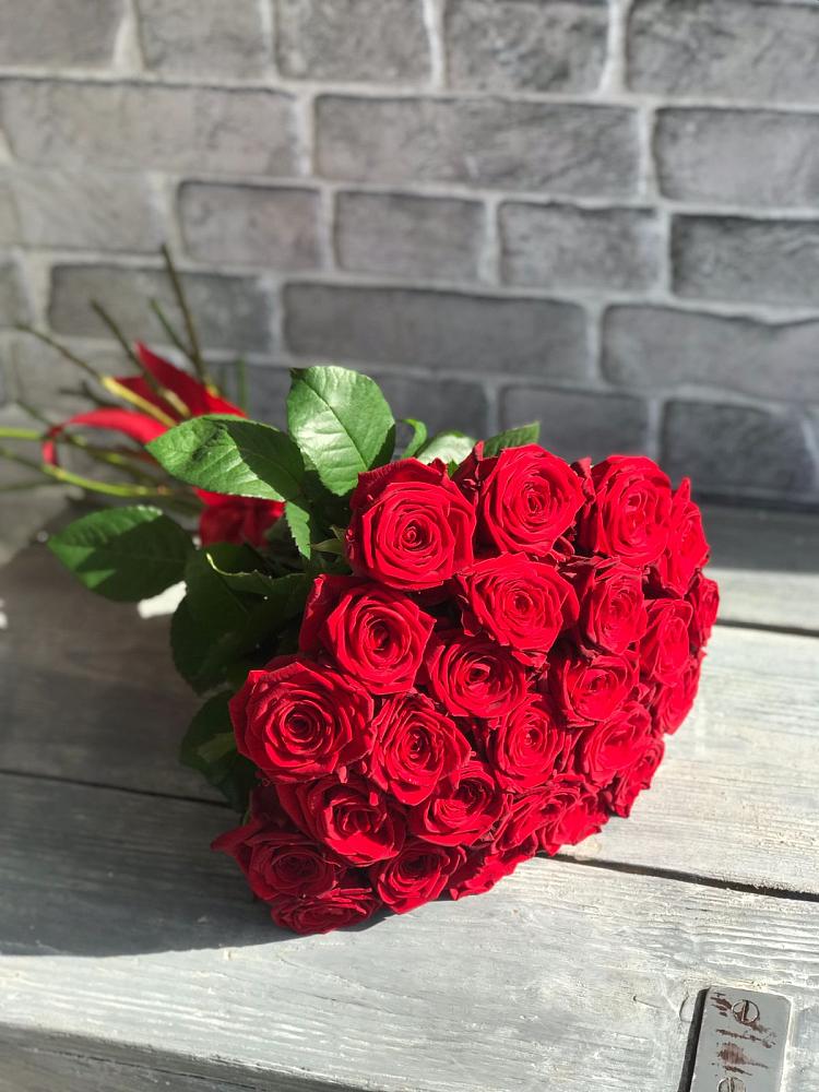 Букет Красные розы Фридом в Чинаре