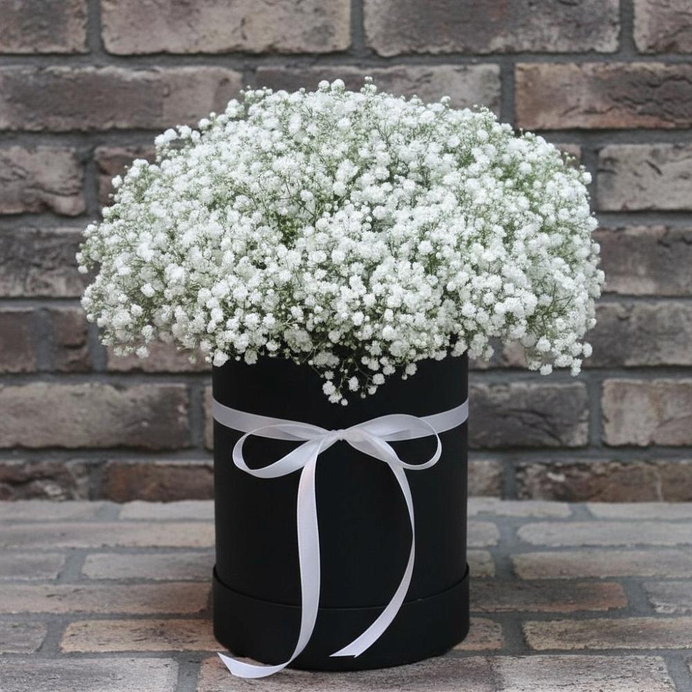 Цветочная композиция из Гипсофила в шляпной коробке в Чинаре