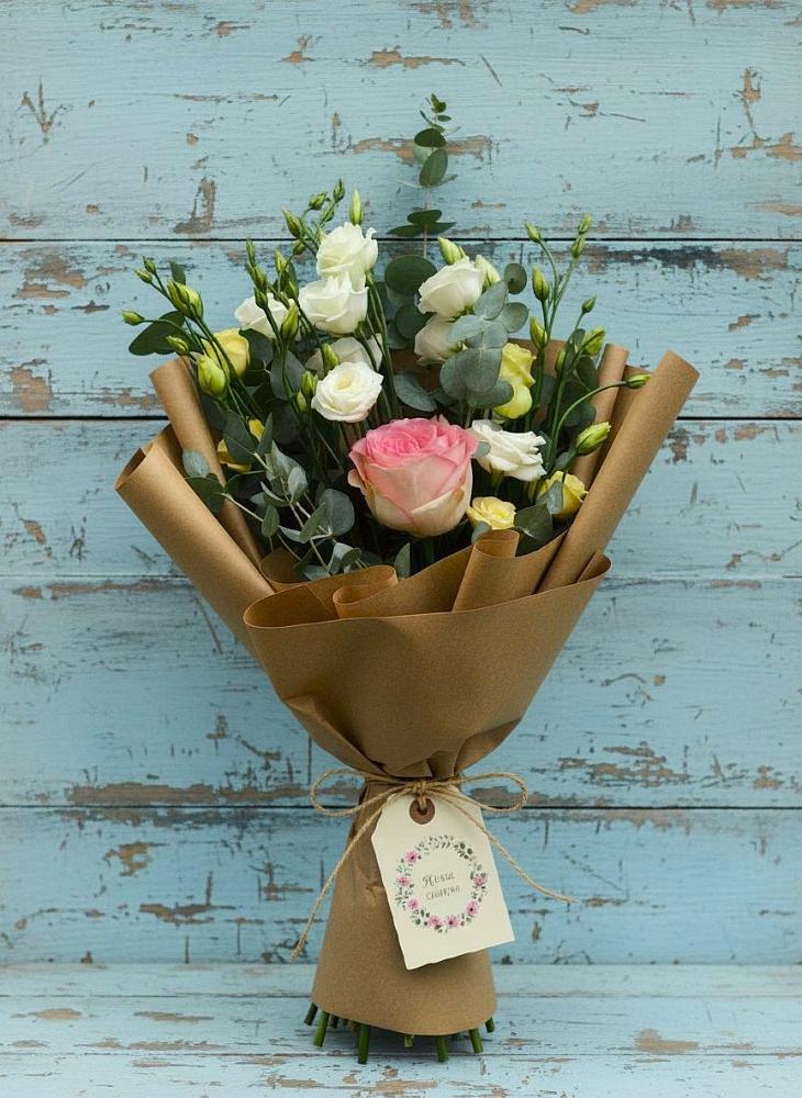 Букет цветов из: Розы и Лизиантусы в Чинаре