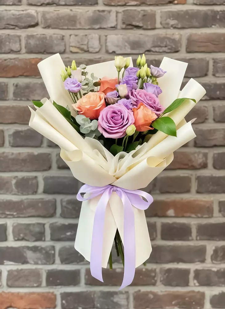 Букет цветов из: Лизиантусы и Розы в Чинаре