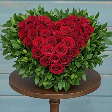 Цветочная композиция из Розы в виде сердца в Чинаре