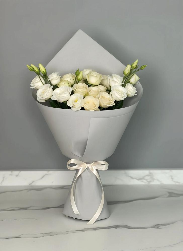 Букет цветов из: Розы и Лизиантусы в Чинаре