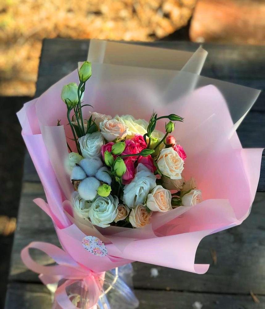 Букет цветов из: Розы и Лизиантусы в Чинаре