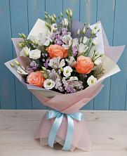 Букет цветов из:  Лизиантусы, Розы, Альстромерии и Гипсофила в Чинаре