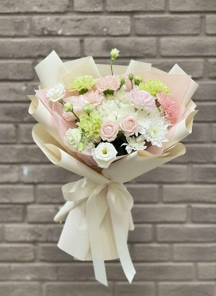 Букет цветов из: Гвоздики, Розы, Лизиантусы и Хризантемы в Чинаре