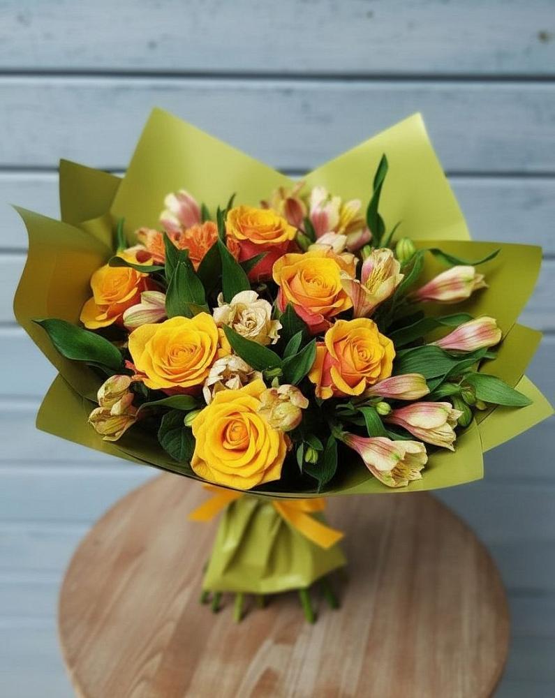 Букет цветов из: Альстромерии и Розы в Чинаре