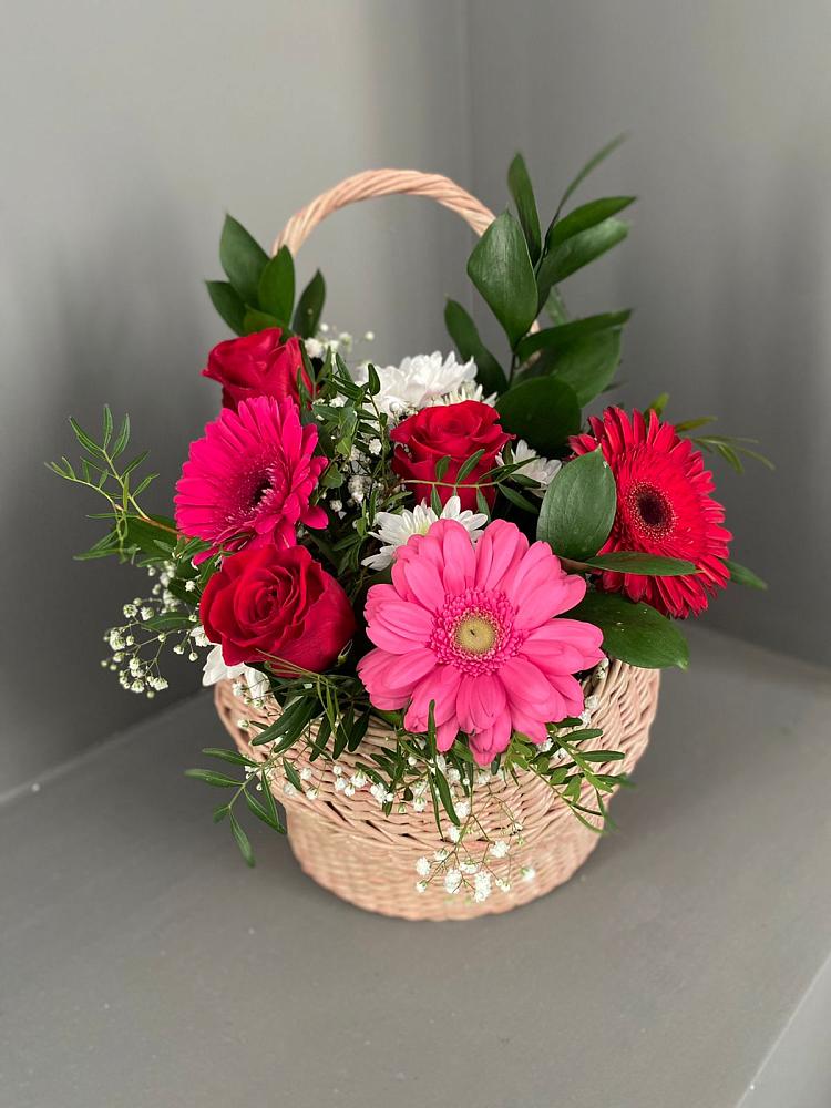 Цветочная композиция из Розы, Хризантемы и Герберы в корзине в Чинаре