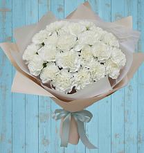 Букет цветов из:  Гвоздики в Чинаре