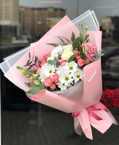 Букет цветов из: Розы, Лизиантусы и Хризантемы в Чинаре