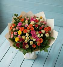 Букет Микс из разноцветных кустовых роз в Чинаре