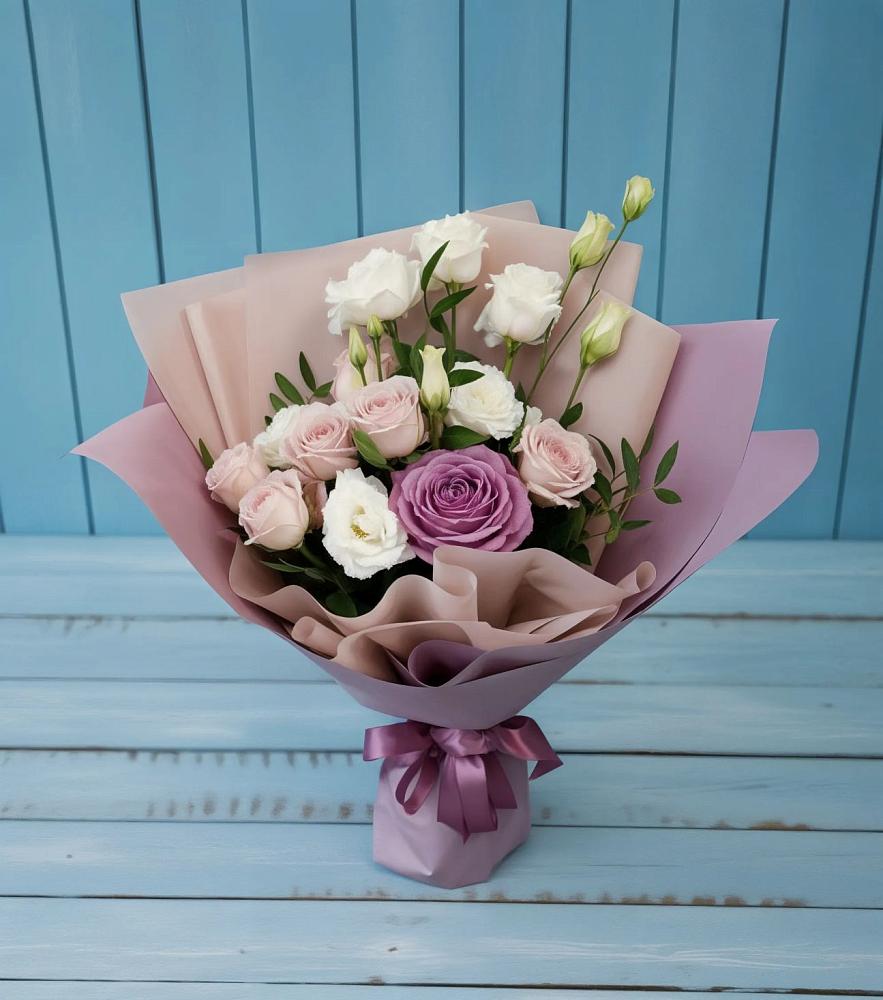 Букет цветов из: Розы и Лизиантусы в Чинаре